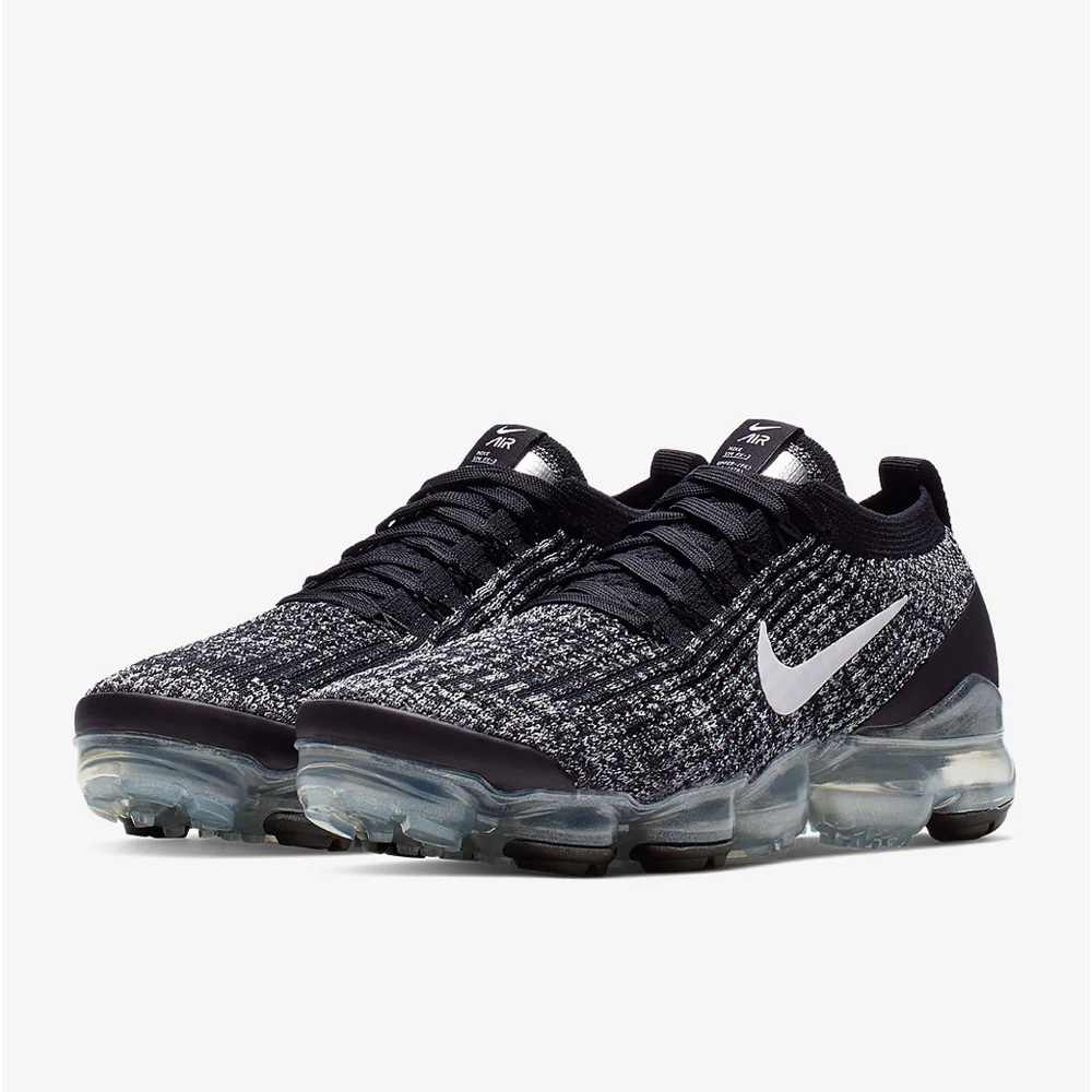 black and white women’s vapormax - Picture 8 of 8